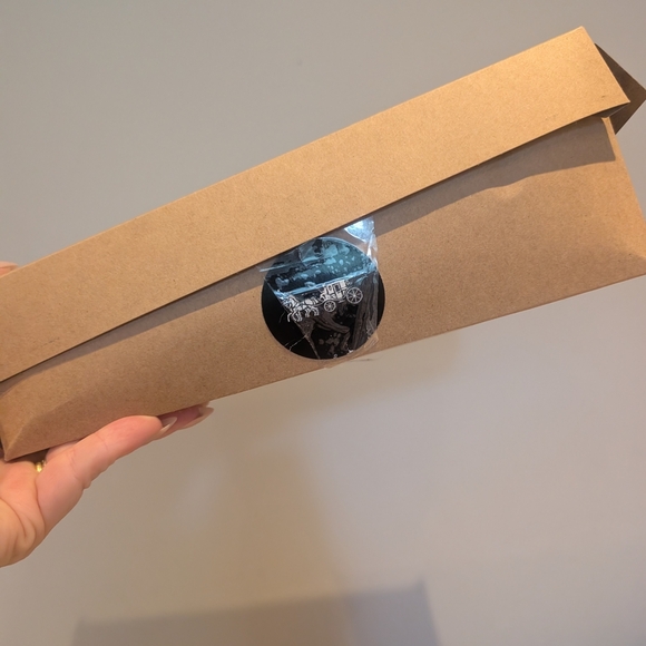 Brand New Coach Beige Floral Women's Bag - Picture 4 of 13